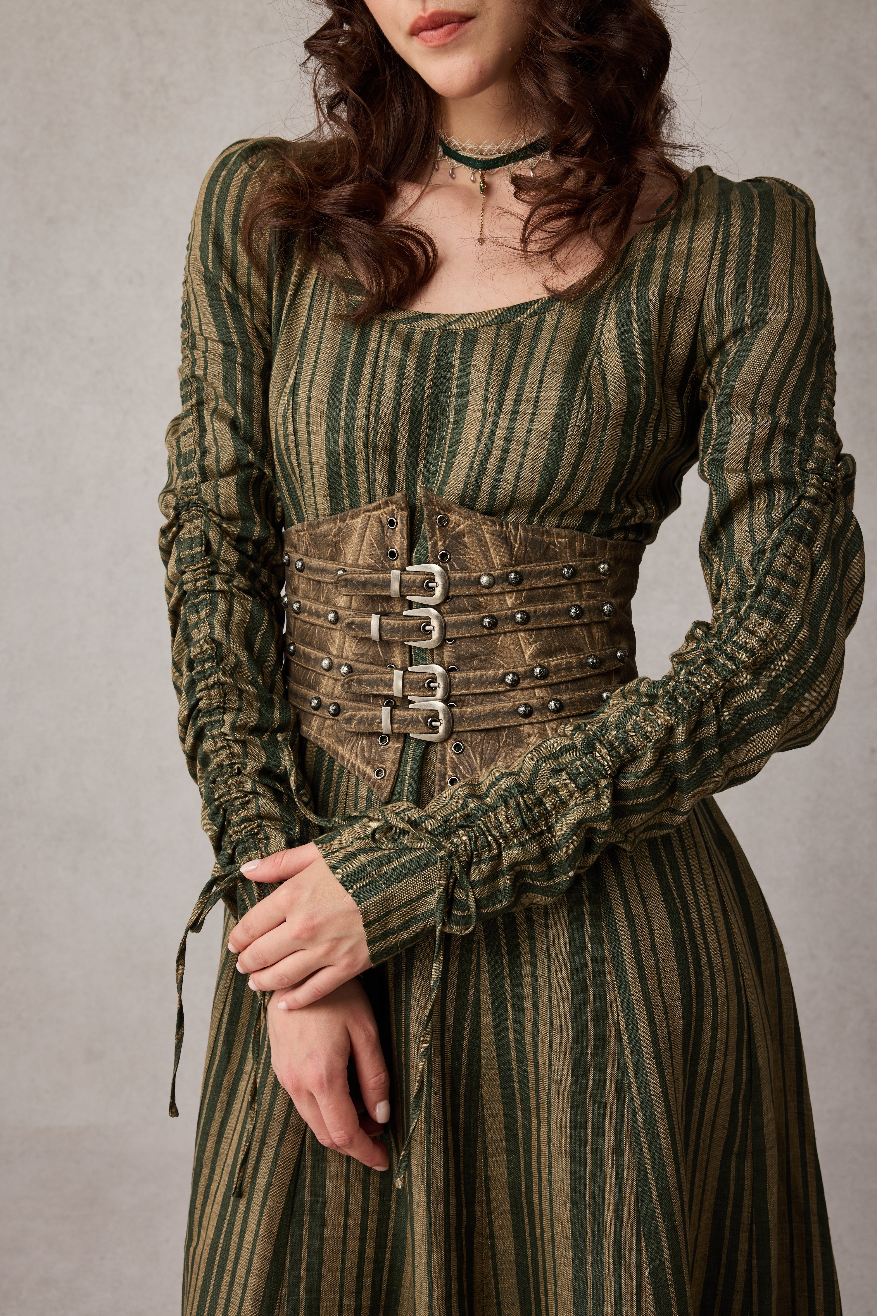 Linennaive 维多利亚复古穿搭